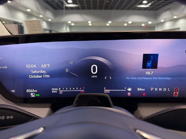 Used 2025 Buick Enclave Avenir w/ Super Cruise Package FWD image 16