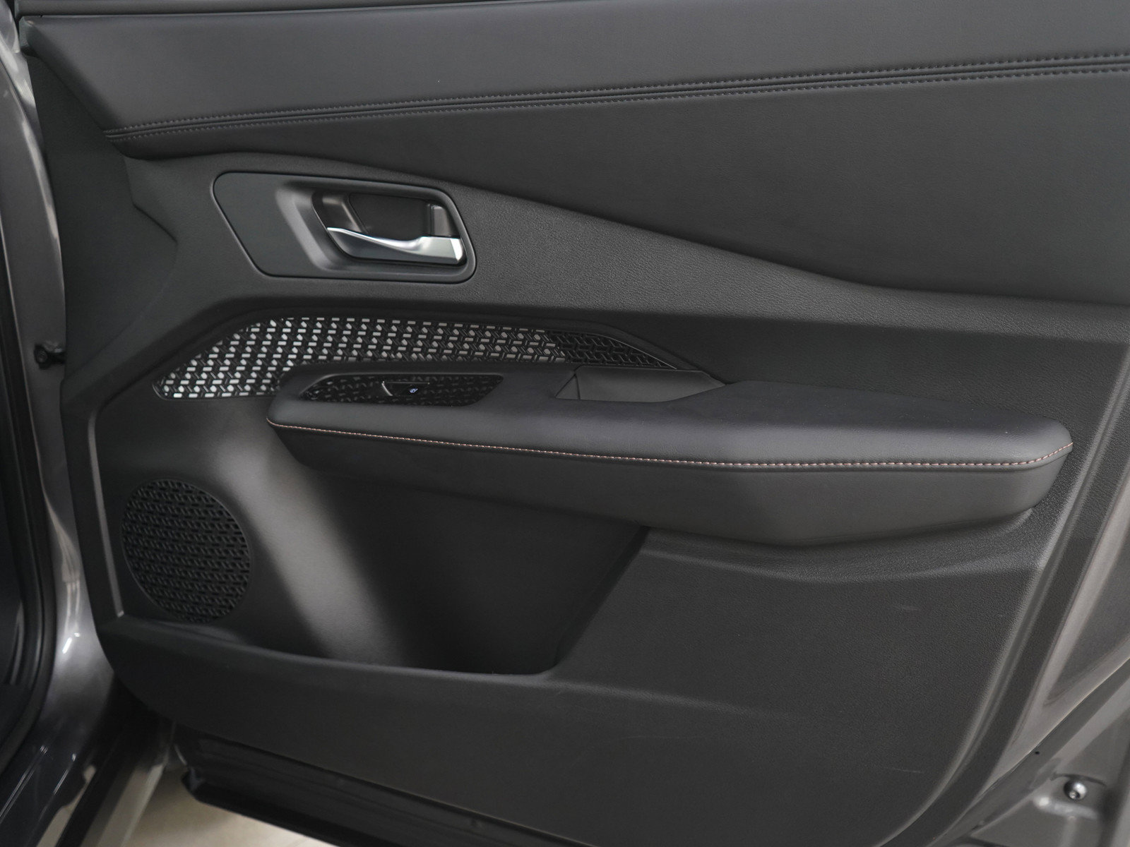 Used 2025 Nissan Ariya FWD image 9
