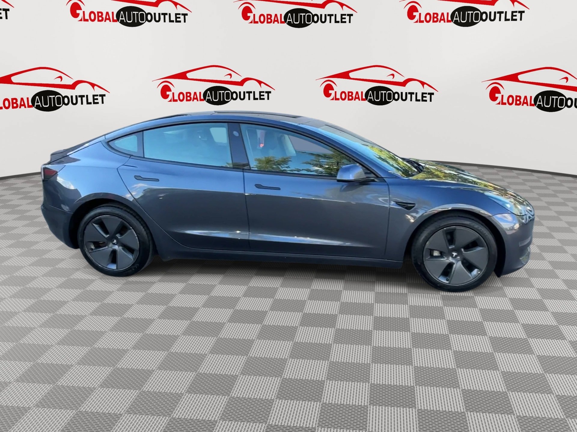 Used 2021 Tesla Model 3 Standard Range Plus RWD image 2
