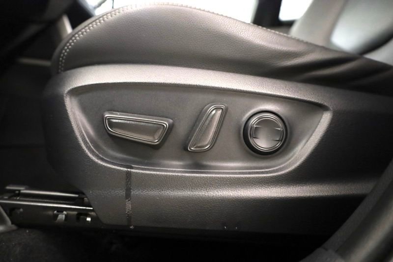 Used 2022 Toyota Corolla Cross XLE w/ Convenience Package image 11