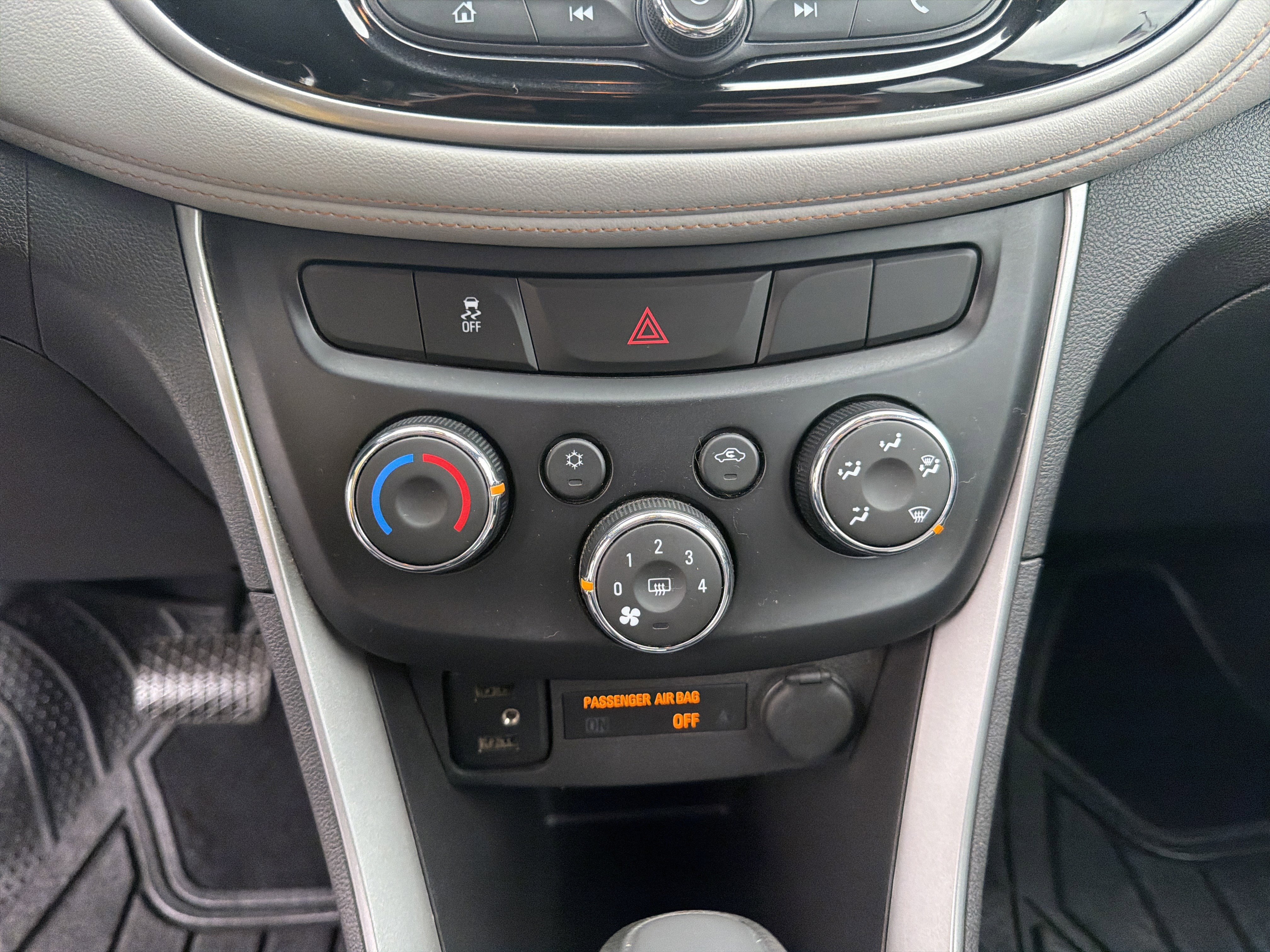Used 2017 Chevrolet Trax LS AWD/4WD image 36