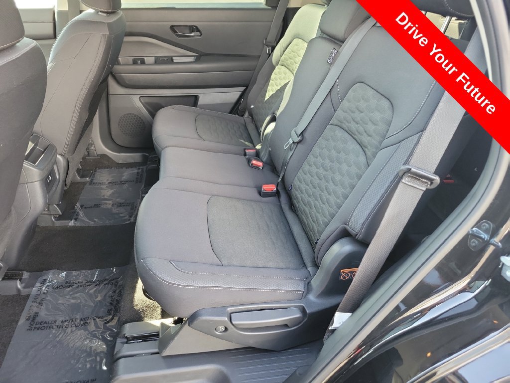 Used 2025 Nissan Pathfinder S AWD/4WD image 23