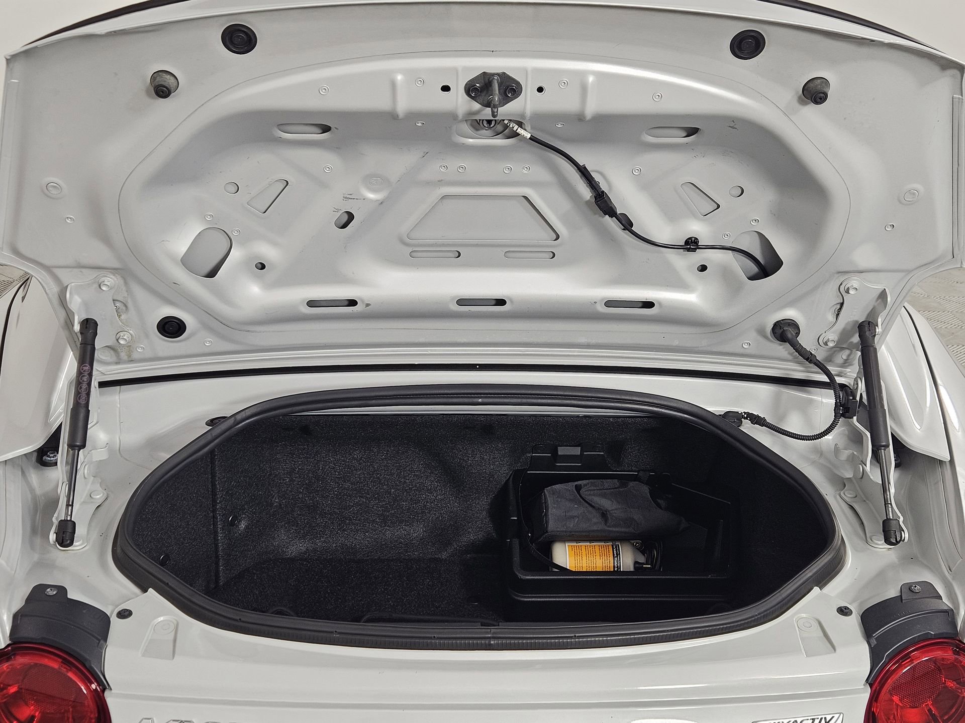 Used 2017 MAZDA MX-5 Miata RF Club RWD image 11