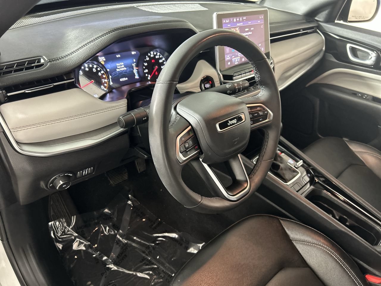 Used 2025 Jeep Compass Limited AWD/4WD image 12