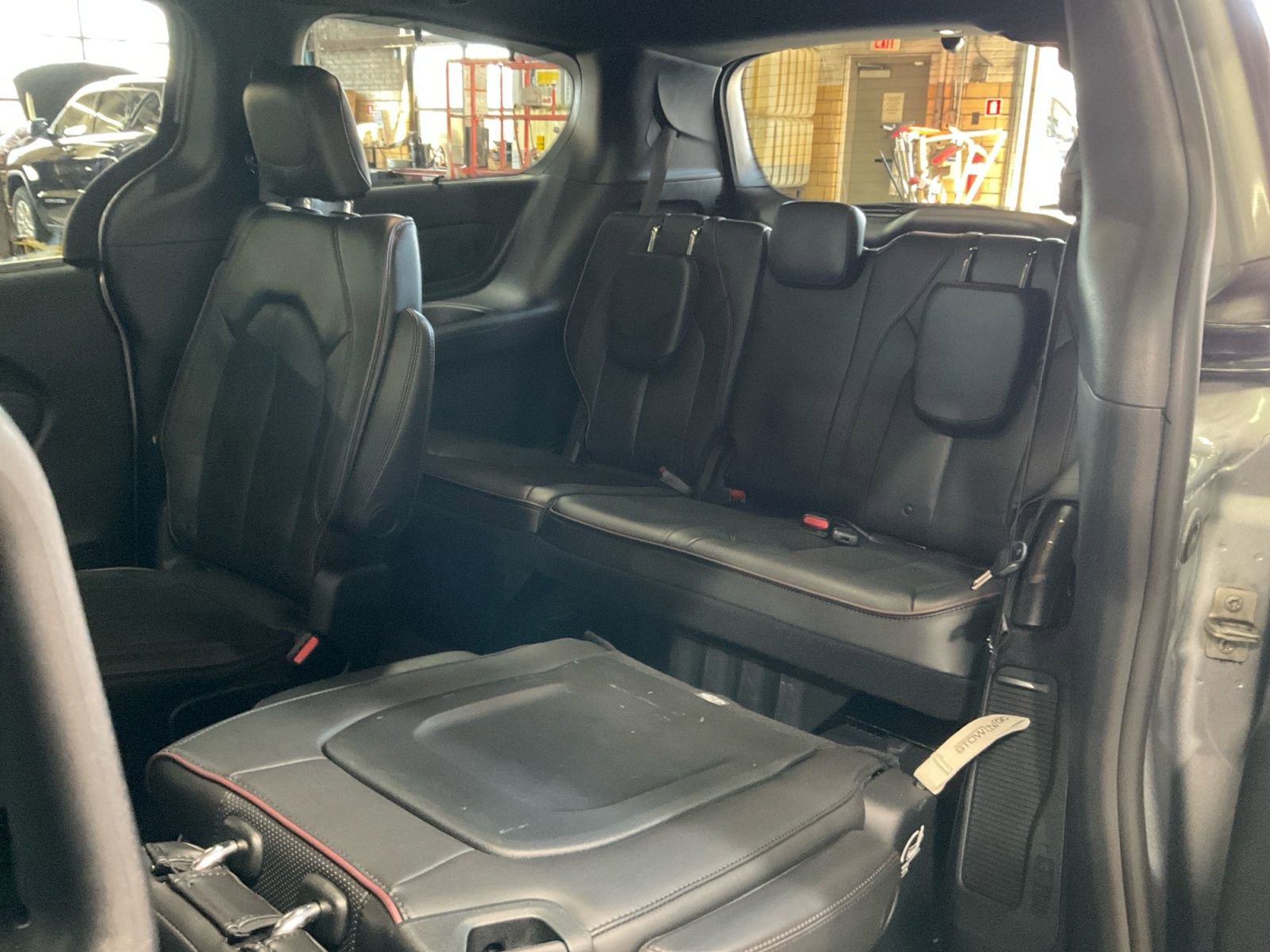 Used 2020 Chrysler Pacifica Limited image 16