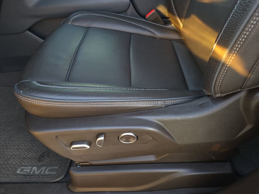 Used 2024 GMC Yukon Denali image 30