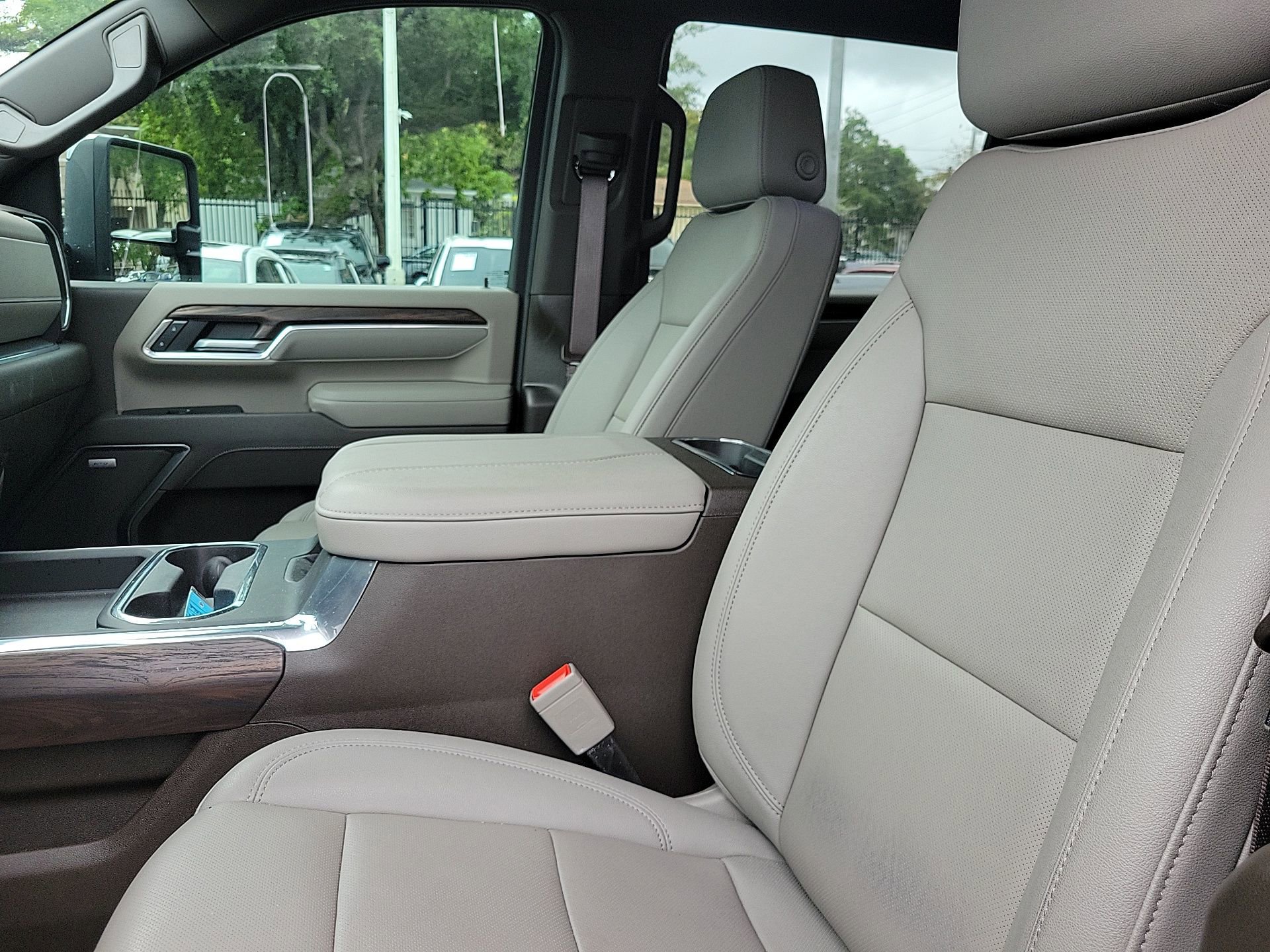 Used 2025 GMC Sierra 2500 SLT w/ SLT Premium Package image 24