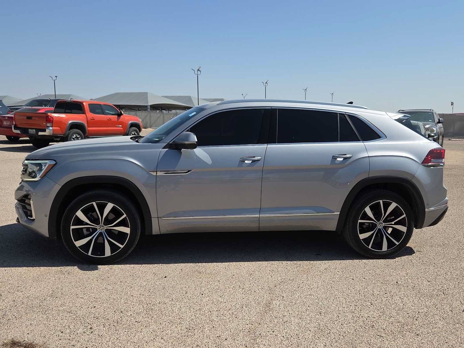 Used 2024 Volkswagen Atlas Cross Sport SEL Premium R-Line AWD/4WD image 5