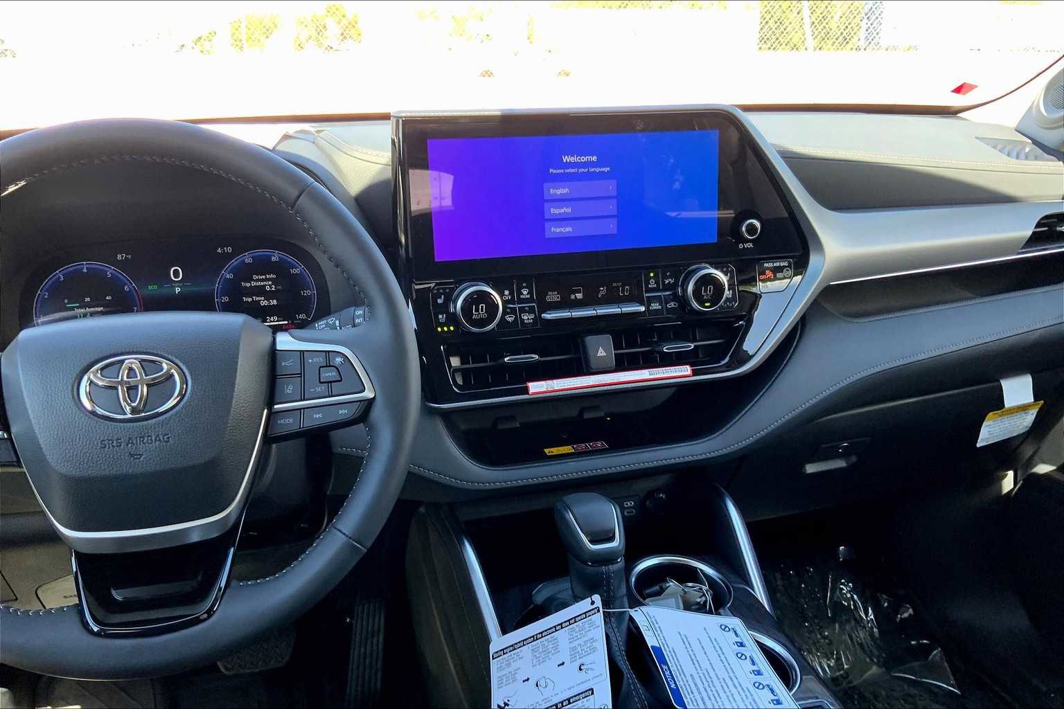 Used 2025 Toyota Highlander Platinum image 6