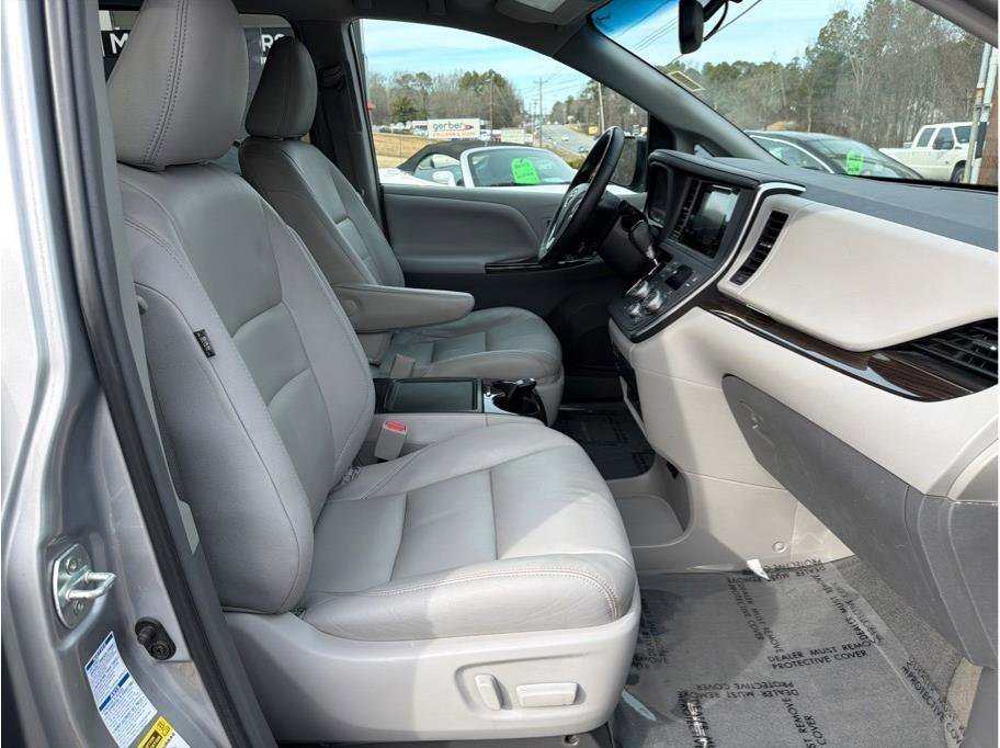 Used 2015 Toyota Sienna XLE Premium image 15
