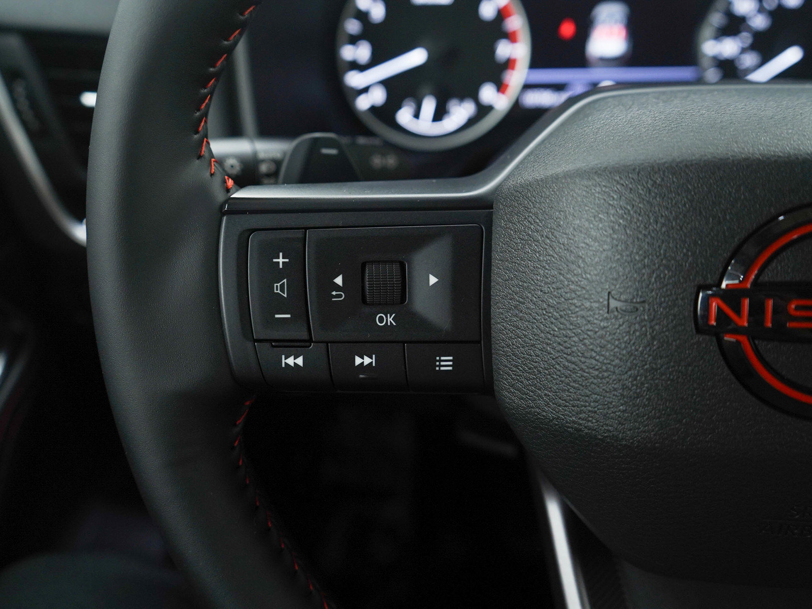 Used 2025 Nissan Rogue SV w/ Rock Creek Premium Package image 25