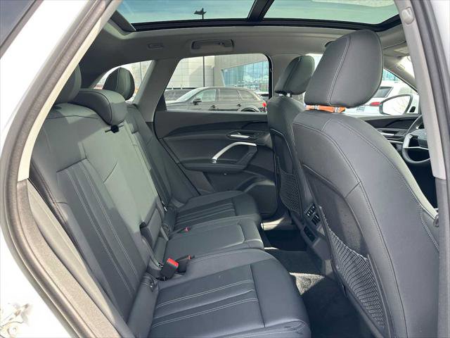 Used 2025 Audi Q5 Premium w/ Convenience Package image 12