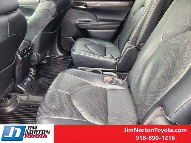 Used 2023 Toyota Highlander Platinum AWD/4WD image 33