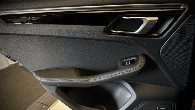 Used 2023 Porsche Macan S AWD/4WD image 22