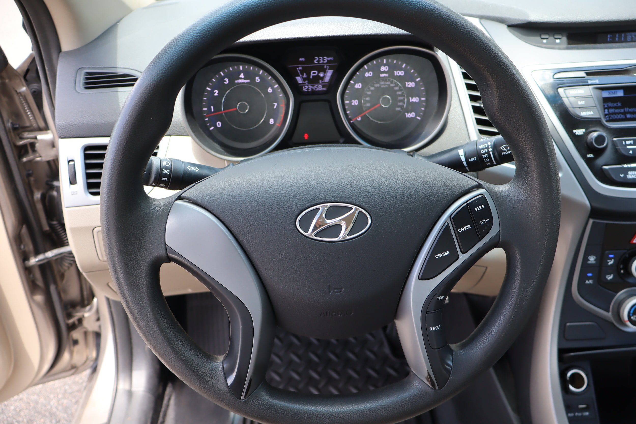 Used 2016 Hyundai Elantra SE FWD image 16