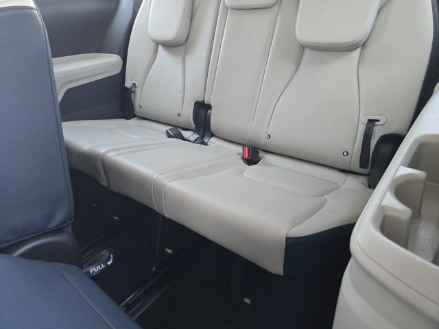 Used 2025 Kia Carnival SX FWD image 33