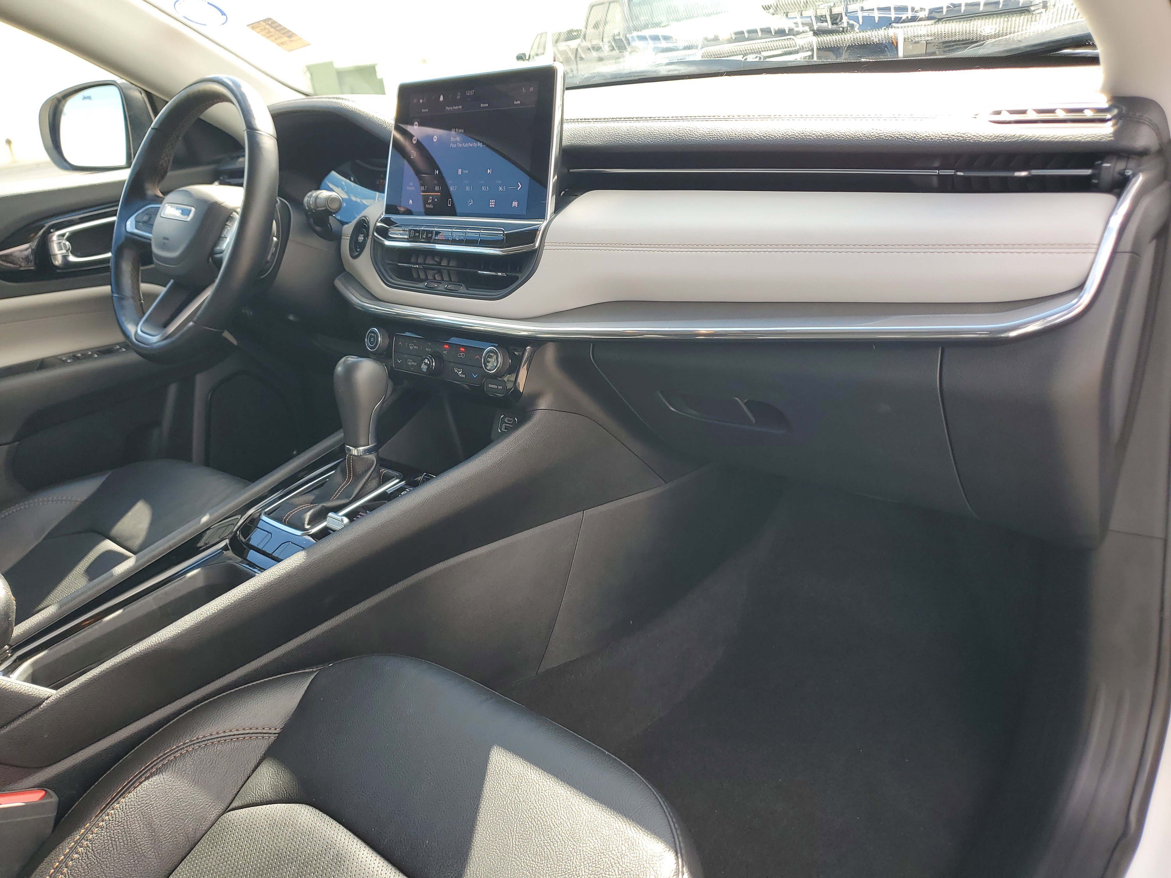 Used 2022 Jeep Compass Limited image 17