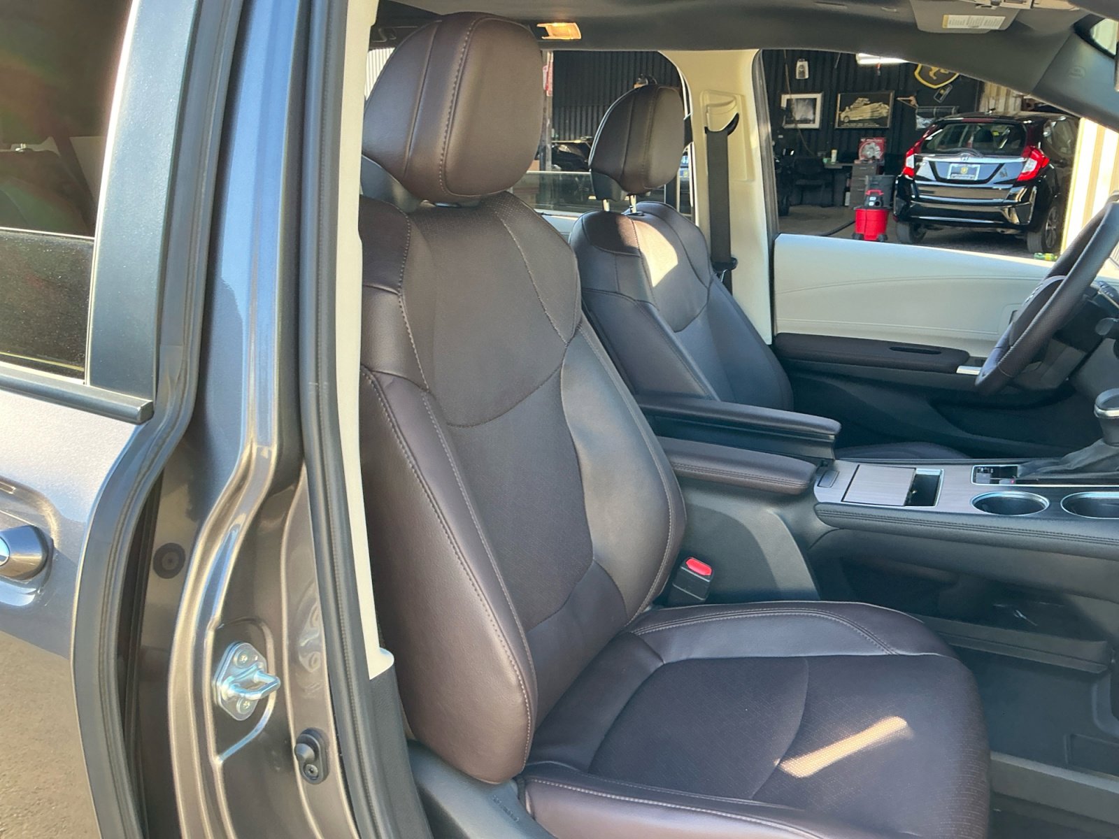 Used 2023 Toyota Sienna Platinum image 22