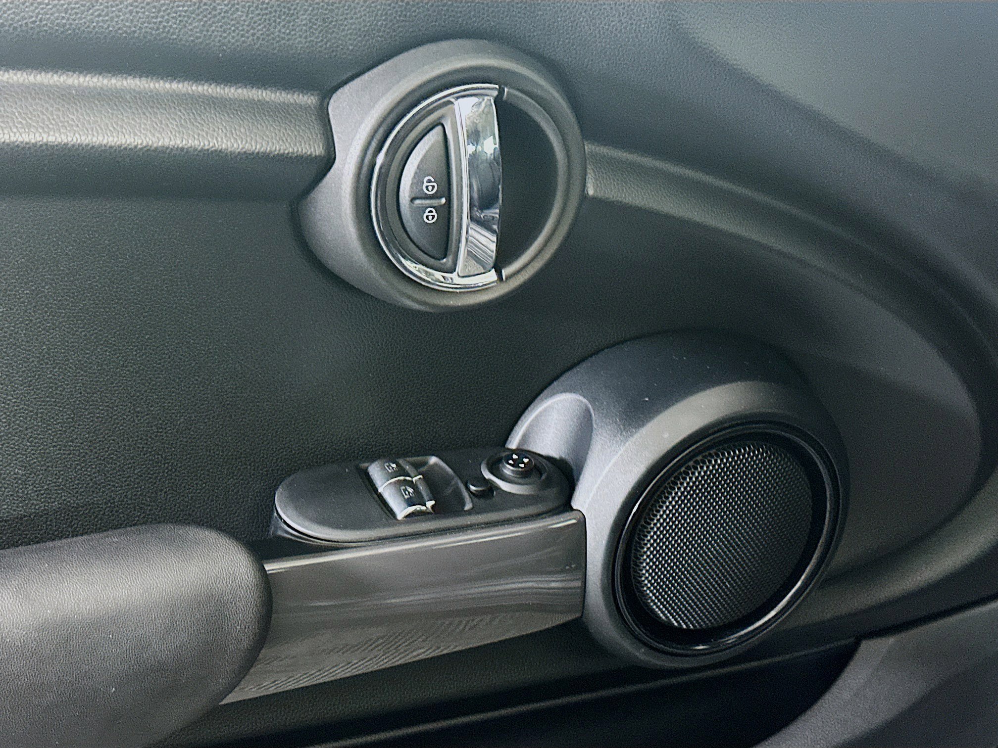 Used 2021 MINI Cooper 2-Door Hardtop w/ Storage Package image 15