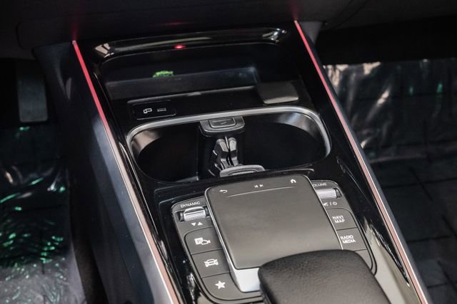Used 2023 Mercedes-Benz GLB 250 4MATIC w/ Premium Package image 18