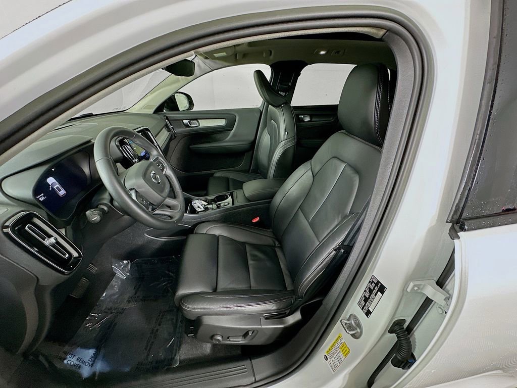 Used 2023 Volvo XC40 B5 Plus w/ Driver Assist Package AWD/4WD image 29