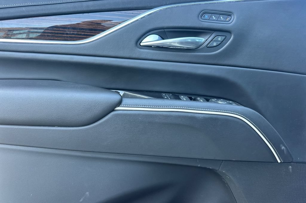 Certified 2021 Cadillac Escalade ESV Premium Luxury w/ Driver Assist Tech Package AWD/4WD image 11