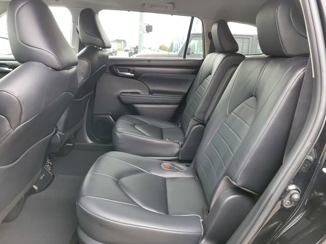 Used 2023 Toyota Highlander XLE image 18