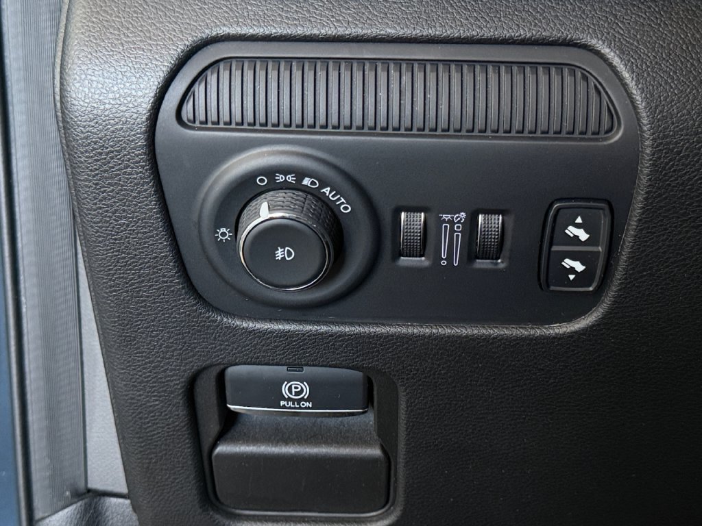 Used 2024 Jeep Wagoneer Series II w/ Flexible Seating Group RWD image 24
