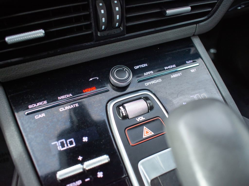 Used 2022 Porsche Cayenne AWD/4WD image 30