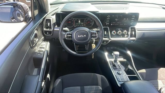 Used 2023 Kia Sorento LX FWD image 12