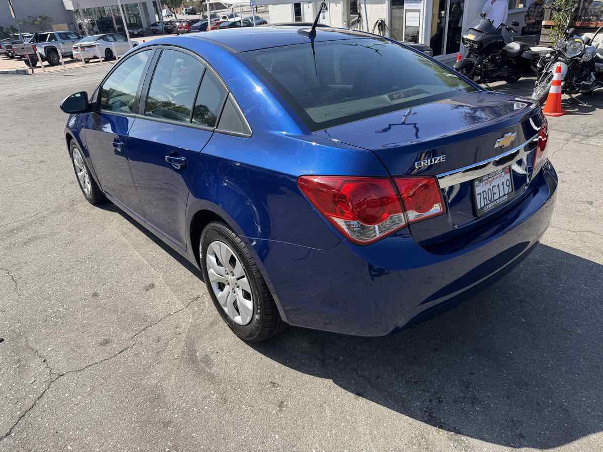 Used 2013 Chevrolet Cruze LS FWD image 6