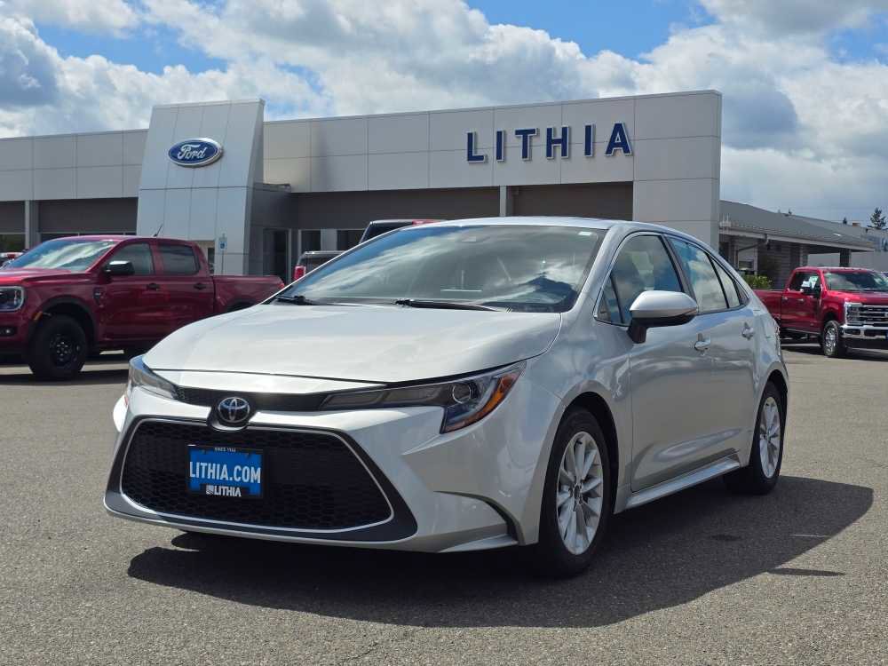 Used 2021 Toyota Corolla XLE w/ Carpet Mat Package (TMS) FWD image 1
