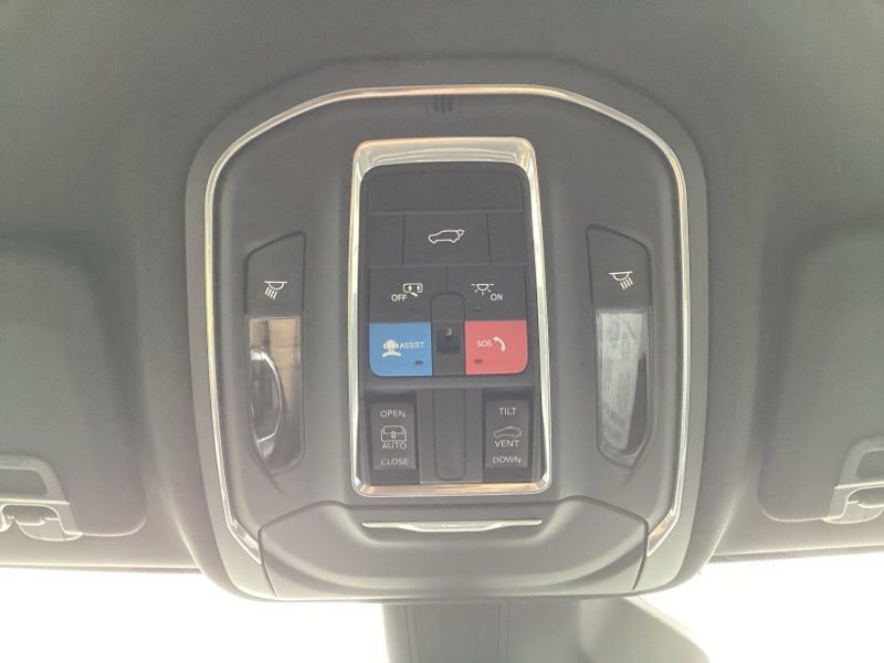 New 2025 Jeep Grand Cherokee Altitude AWD/4WD image 31