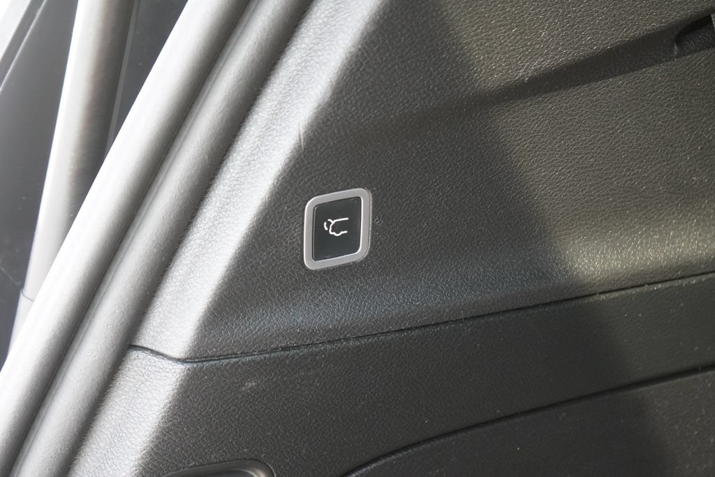 Used 2019 Chrysler Pacifica Touring-L w/ S Appearance Package FWD image 9