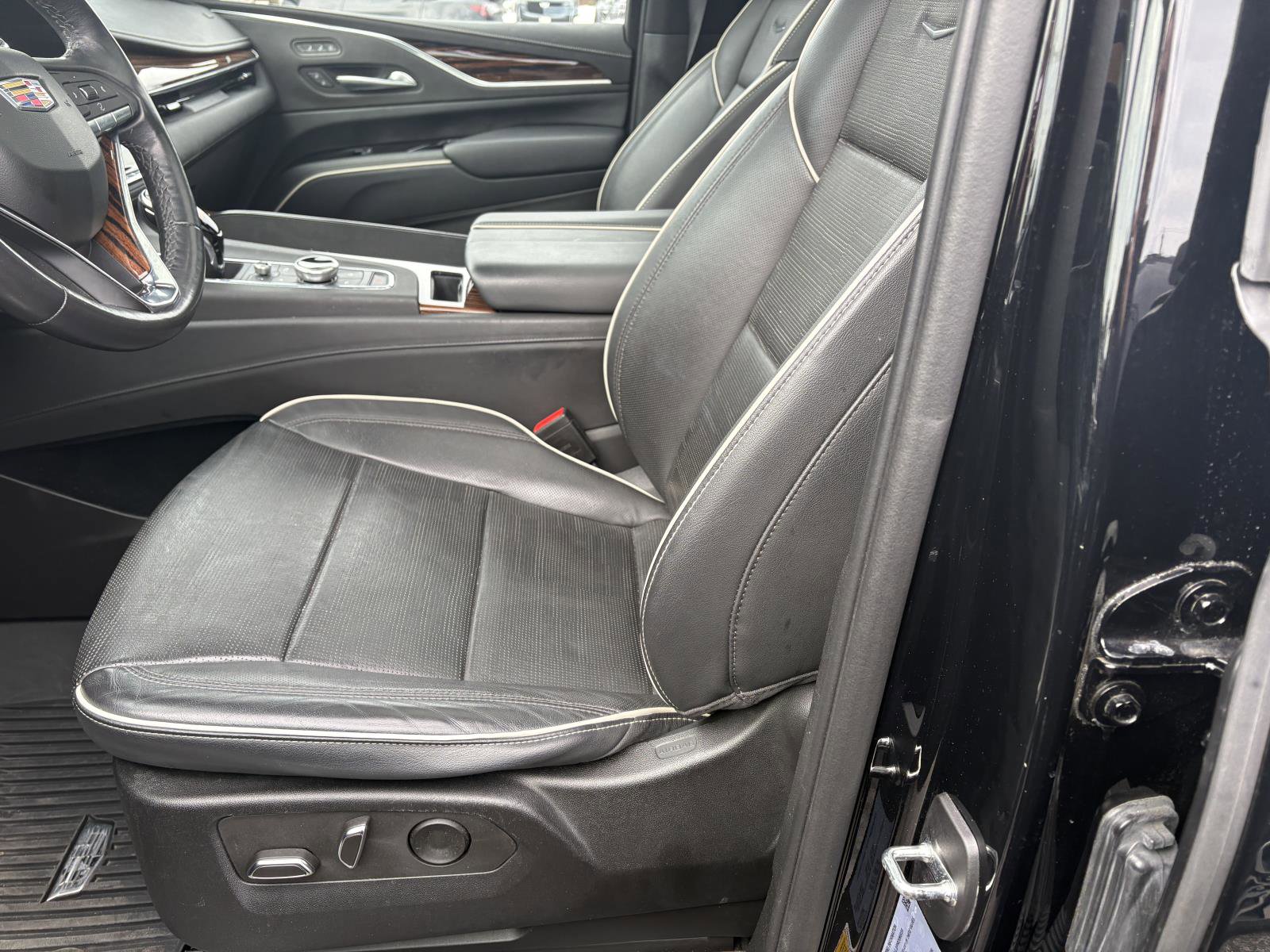 Certified 2023 Cadillac Escalade ESV Premium Luxury image 9