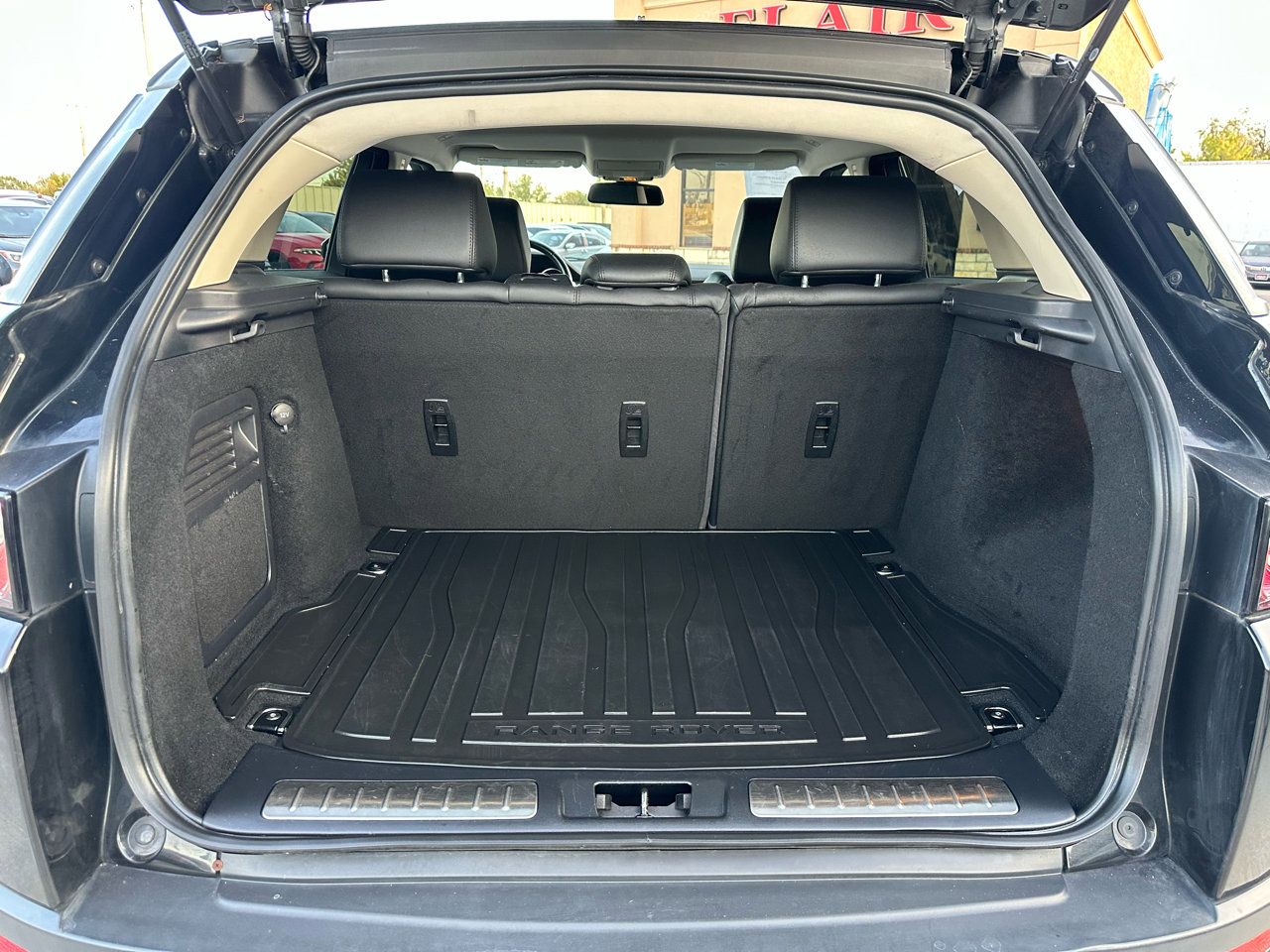 Used 2014 Land Rover Range Rover Evoque Pure image 21