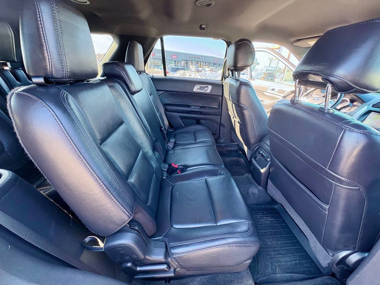 Used 2015 Ford Explorer XLT w/ Equipment Group 202B image 32