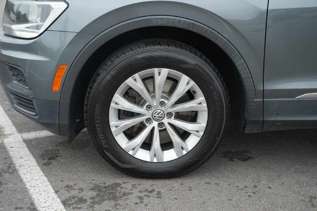 Used 2018 Volkswagen Tiguan SE w/ Panoramic Sunroof Package AWD/4WD image 10