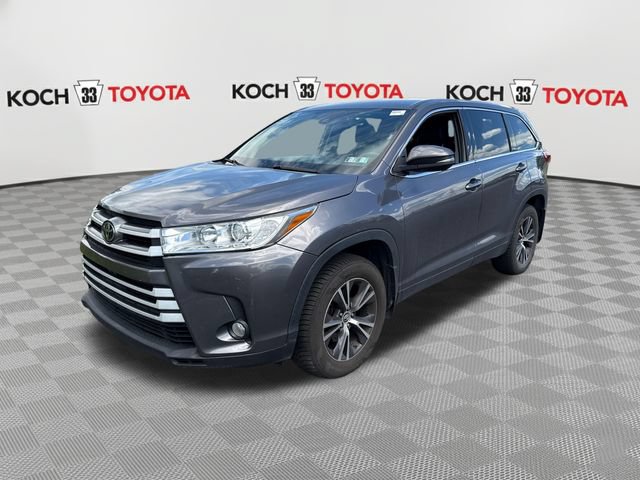 Used 2019 Toyota Highlander Plus AWD/4WD image 3