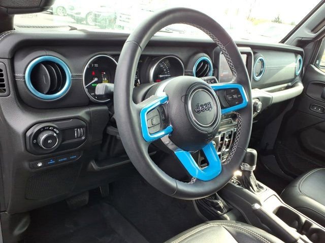 Used 2023 Jeep Wrangler Unlimited Sahara w/ Cold Weather Group image 8