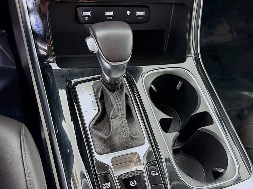 Used 2022 Kia Carnival EX image 10