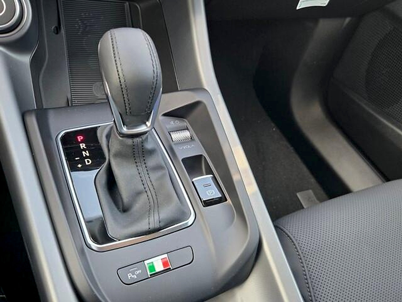 New 2026 Alfa Romeo Tonale w/ Black Premium Package AWD/4WD image 9