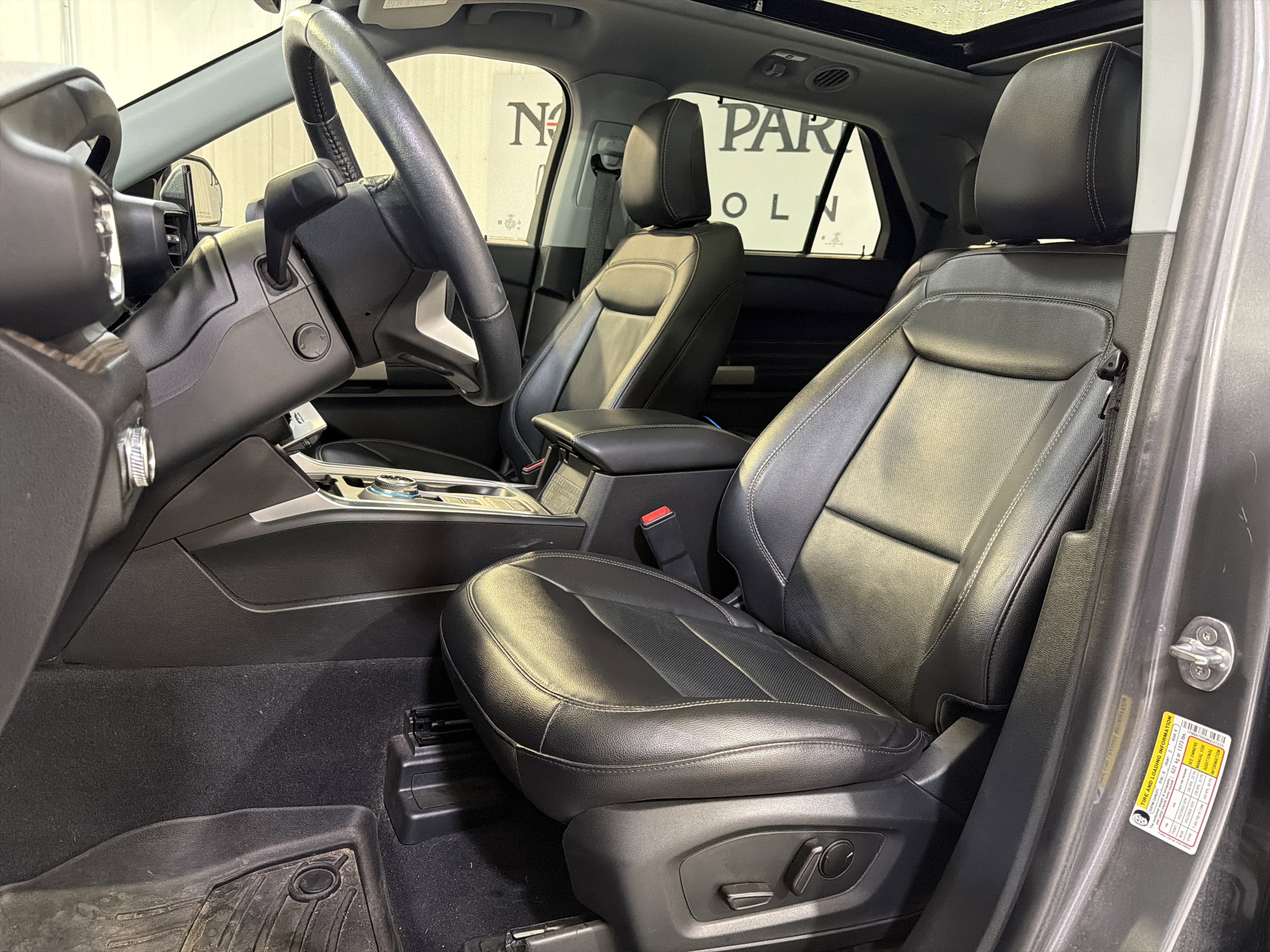 Used 2022 Ford Explorer Limited w/ Equipment Group 301A RWD image 9