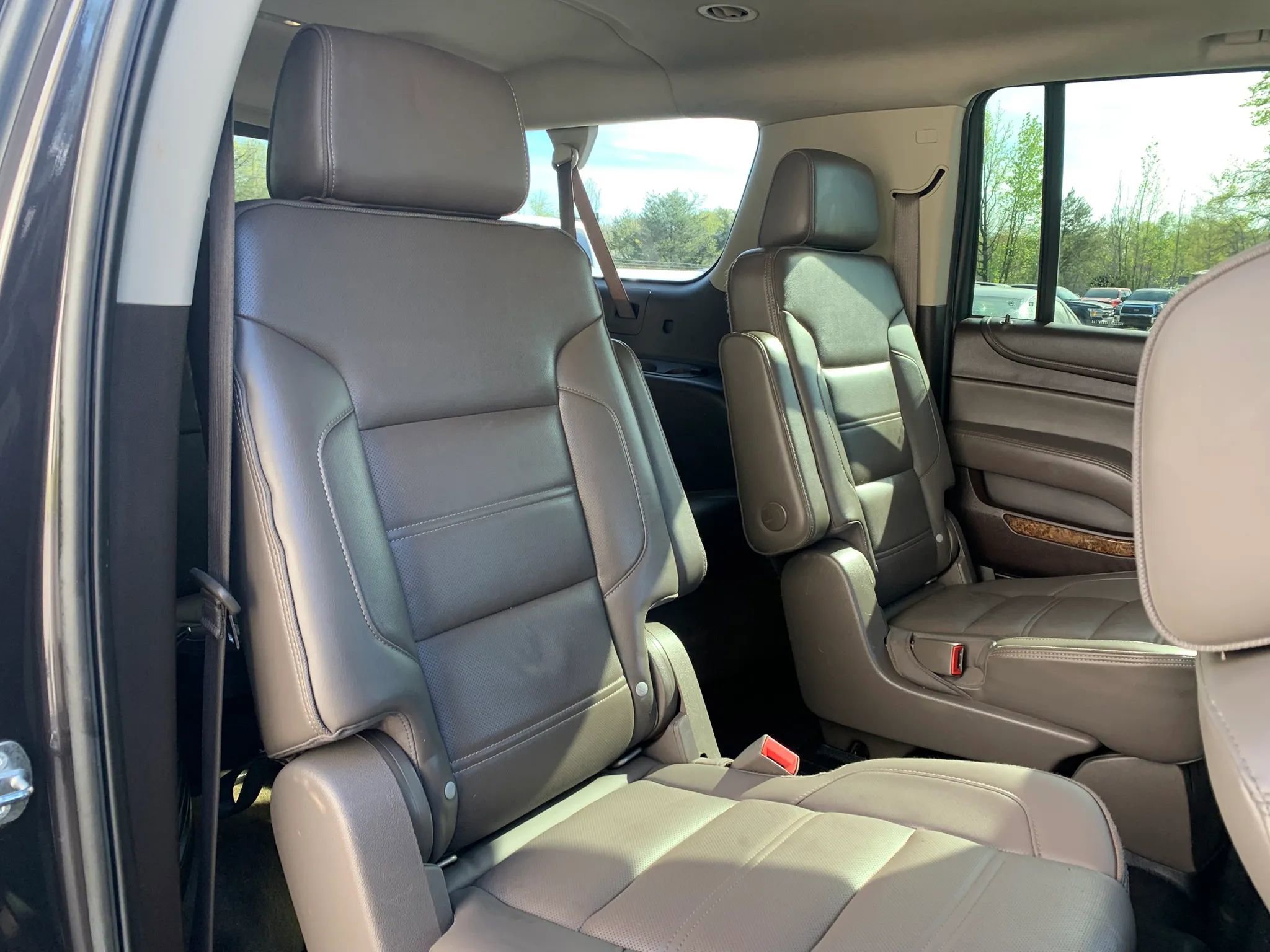 Used 2015 GMC Yukon XL Denali w/ Premium Package AWD/4WD image 34