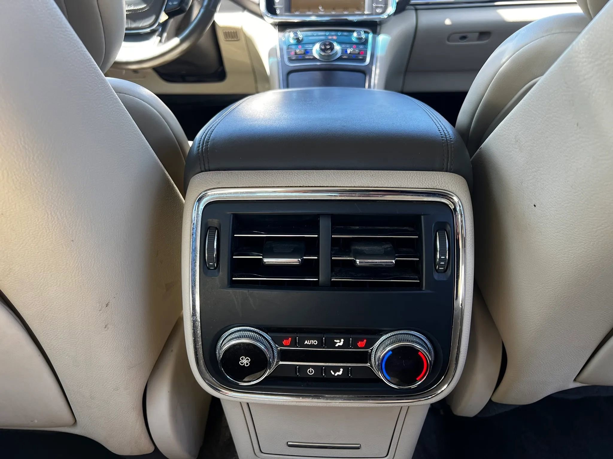 Used 2017 Lincoln Continental Reserve w/ Technology Package FWD image 16