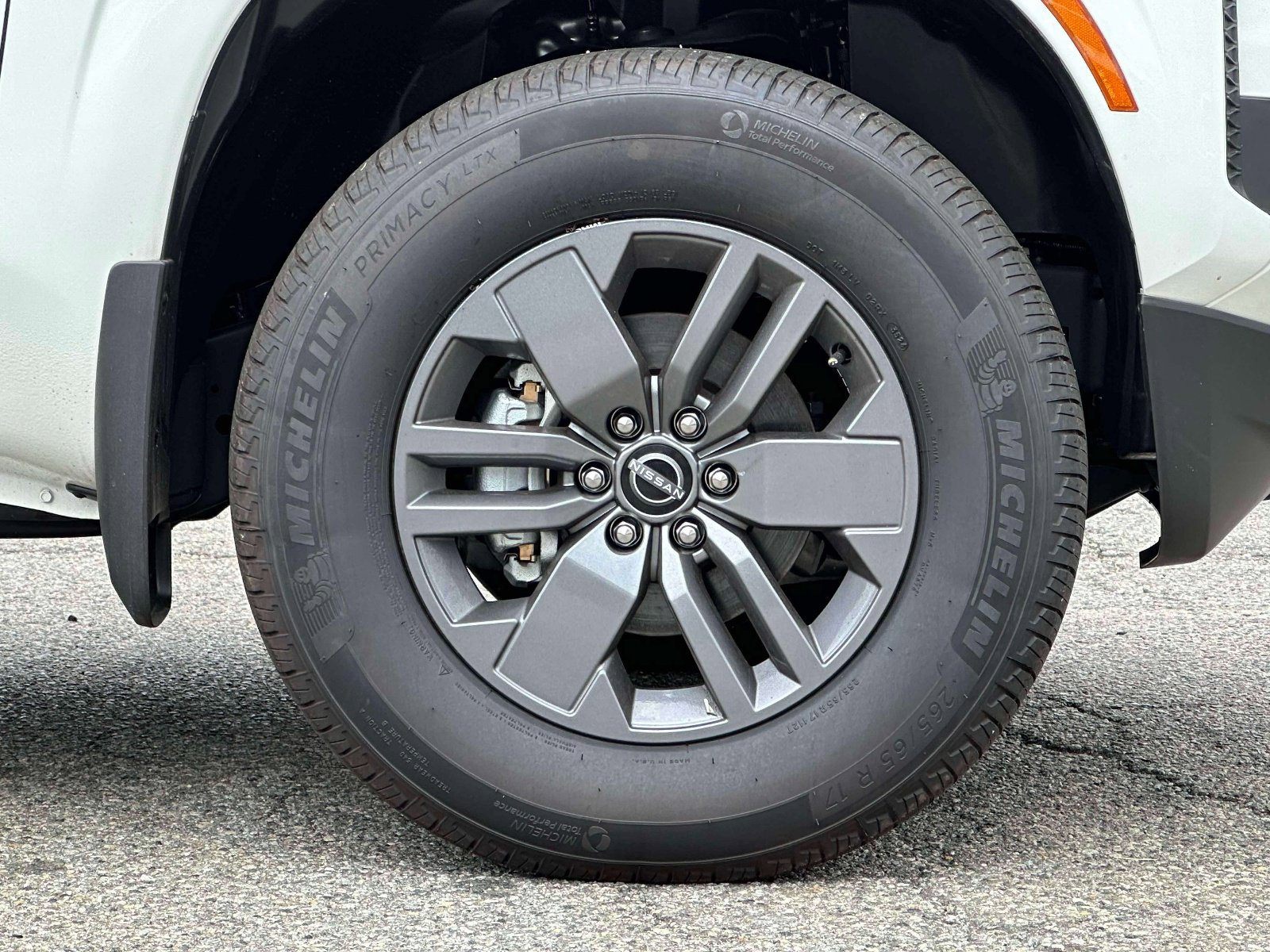 Used 2025 Nissan Frontier SV w/ SV Convenience Package image 7