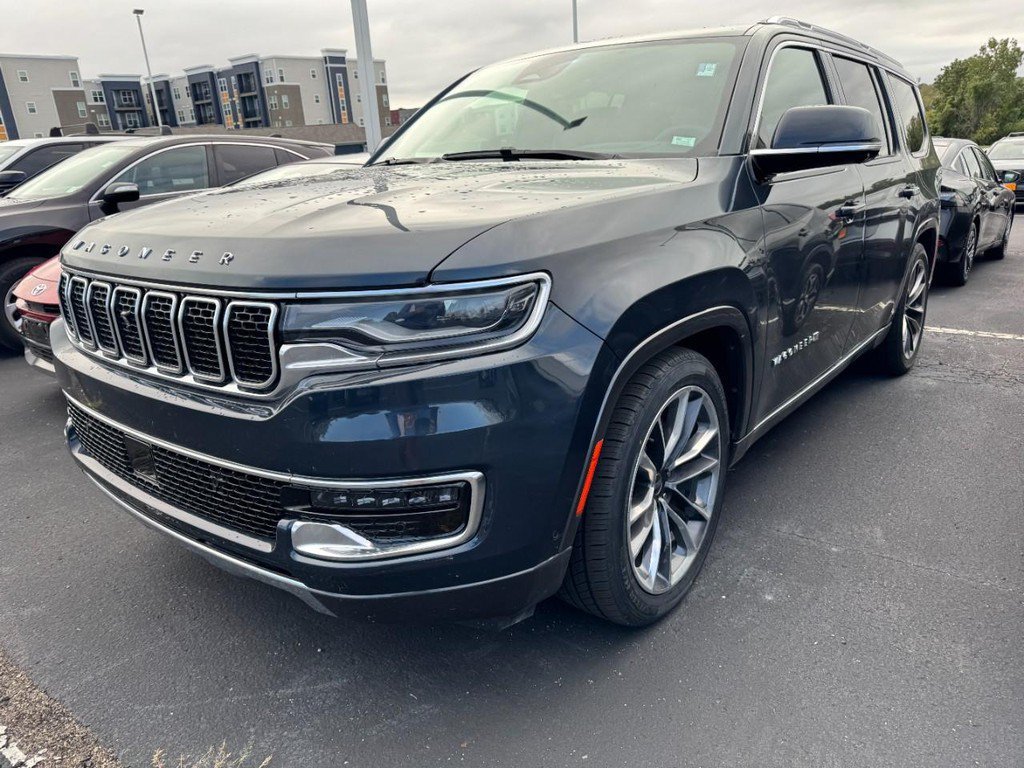 Used 2022 Jeep Wagoneer Series III w/ Premium Group I AWD/4WD image 3