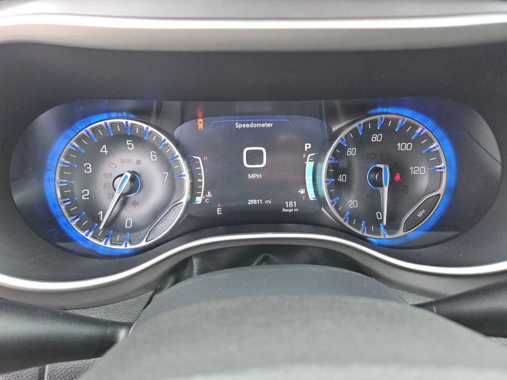 Used 2025 Chrysler Pacifica Select image 18