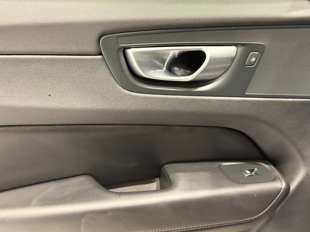 Used 2024 Volvo XC60 B5 Plus image 20