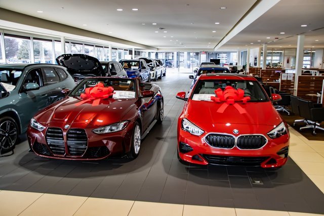 Certified 2024 BMW 330e xDrive w/ Premium Package image 29